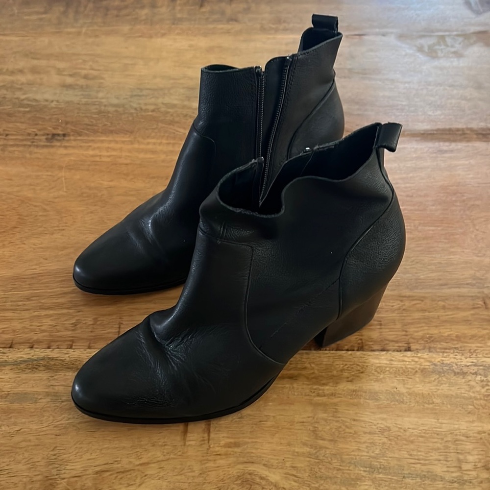 Crown Vintage black booties size 7
